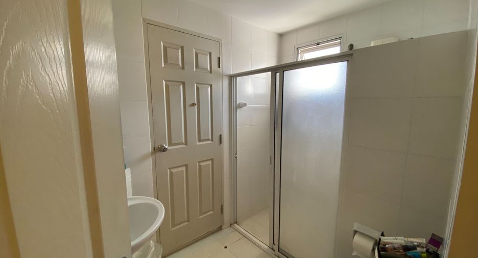 For sale 3 bedrooms house in Phasi Charoen, Bangkok