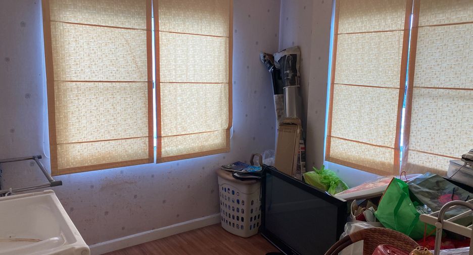 For sale 3 bedrooms house in Phasi Charoen, Bangkok