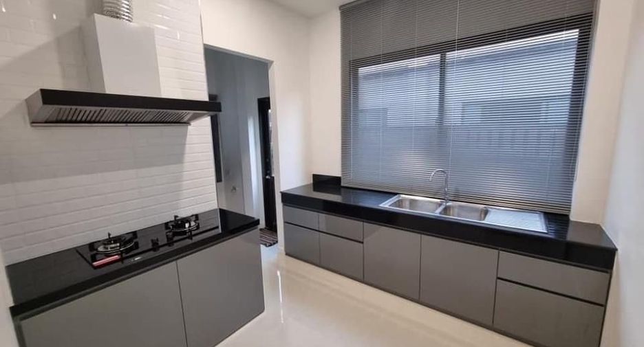 For rent 6 bedrooms house in Lat Krabang, Bangkok