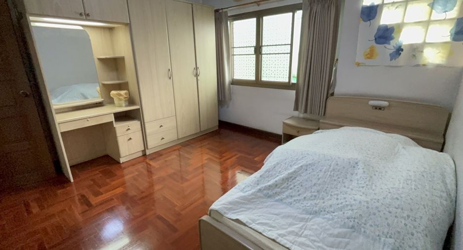 À vendre et à louer 4 chambres maison à Phaya Thai, Bangkok