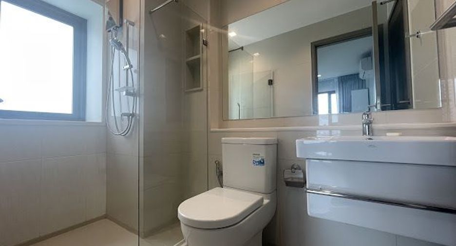 For rent 2 bedrooms condo in Huai Khwang, Bangkok