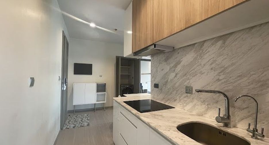For rent 2 bedrooms condo in Huai Khwang, Bangkok
