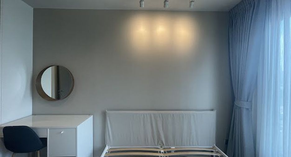 For rent 2 bedrooms condo in Huai Khwang, Bangkok