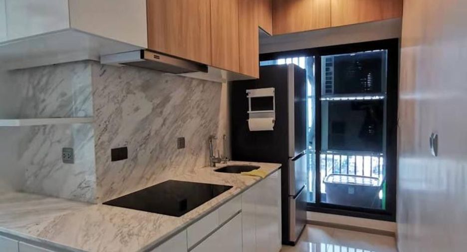 For rent 2 bedrooms condo in Huai Khwang, Bangkok