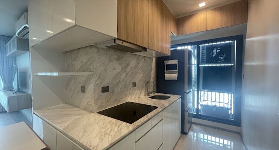For rent 2 bedrooms condo in Huai Khwang, Bangkok