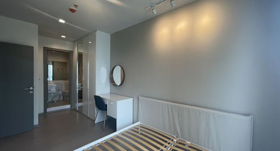 For rent 2 bedrooms condo in Huai Khwang, Bangkok