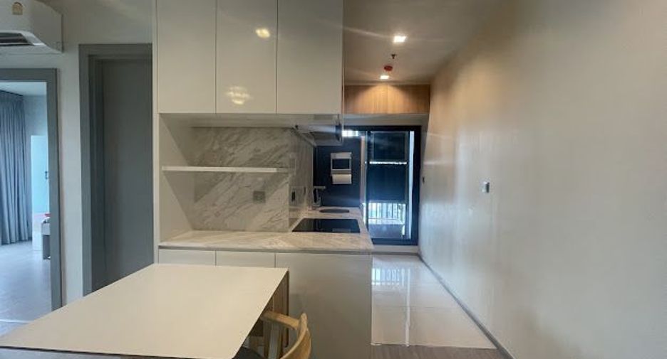 For rent 2 bedrooms condo in Huai Khwang, Bangkok