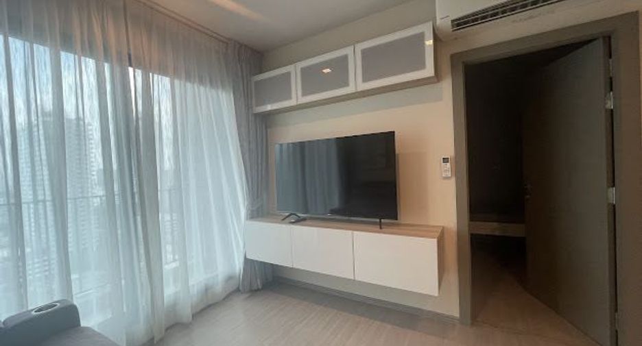For rent 2 bedrooms condo in Huai Khwang, Bangkok