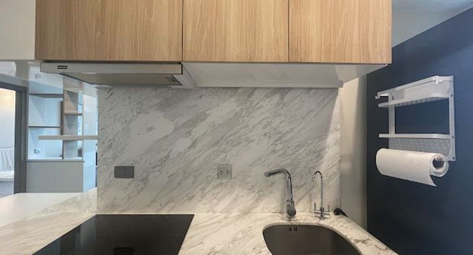 For rent 2 bedrooms condo in Huai Khwang, Bangkok
