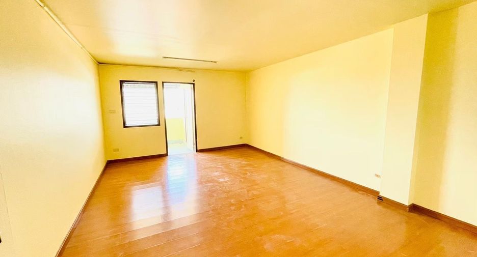 For rent 4 bedrooms townhouse in Mueang Phuket, Phuket