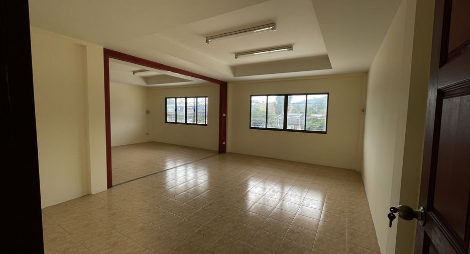 For rent 4 bedrooms townhouse in Mueang Phuket, Phuket
