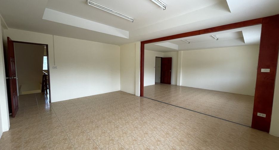 For rent 4 bedrooms townhouse in Mueang Phuket, Phuket