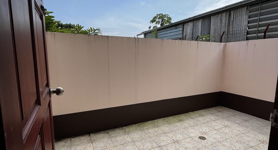 For rent 4 bedrooms townhouse in Mueang Phuket, Phuket
