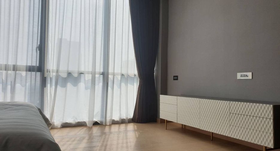For rent 2 bedrooms condo in Watthana, Bangkok