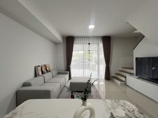 Casa en alquiler de 3 habitaciones en Bang Phli, Samut Prakan