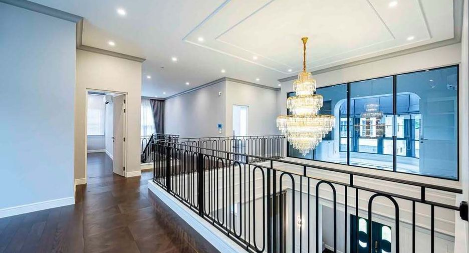 For rent 4 bedrooms house in Bang Kapi, Bangkok
