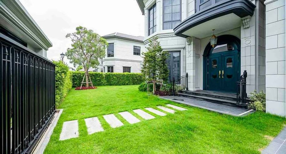 For rent 4 bedrooms house in Bang Kapi, Bangkok