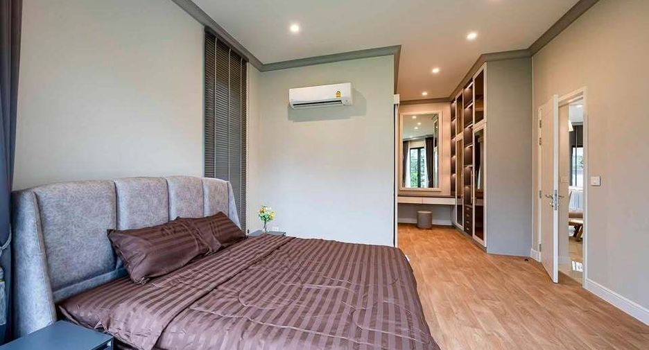 For rent 4 bedrooms house in Bang Kapi, Bangkok