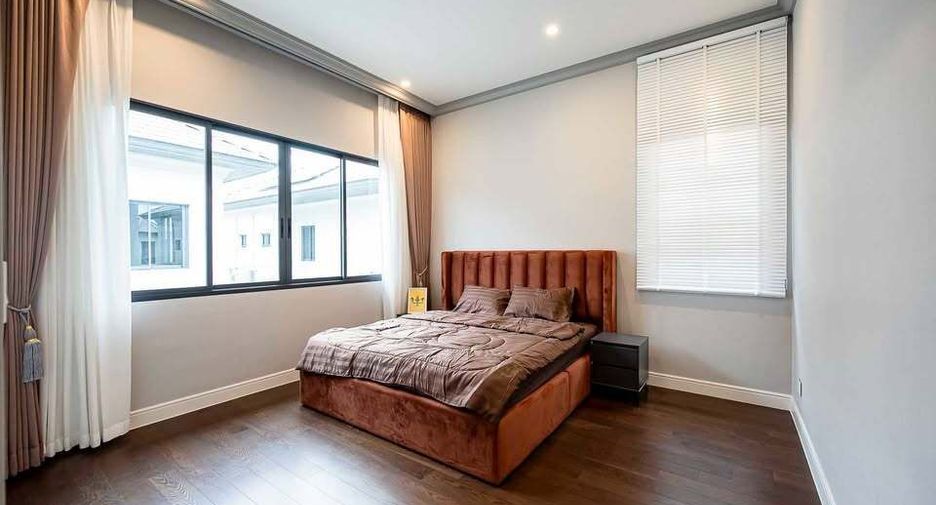 For rent 4 bedrooms house in Bang Kapi, Bangkok