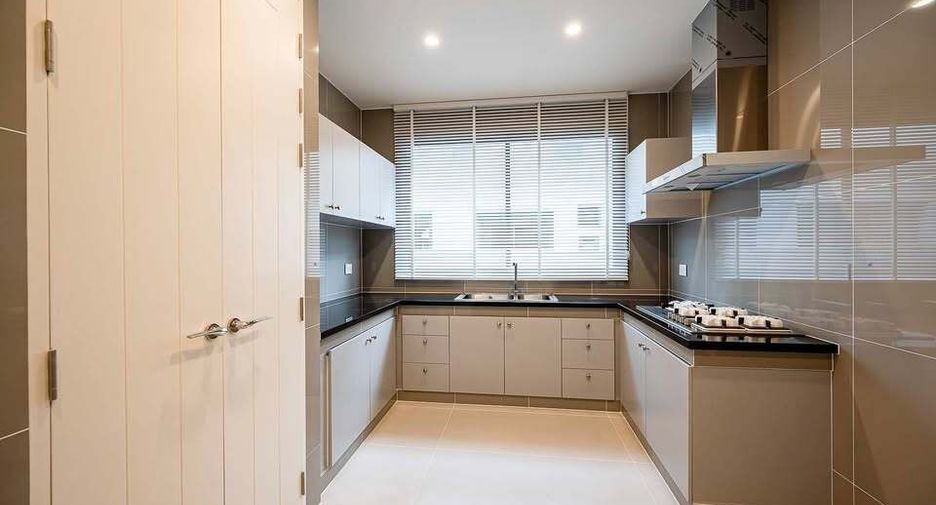 For rent 4 bedrooms house in Bang Kapi, Bangkok