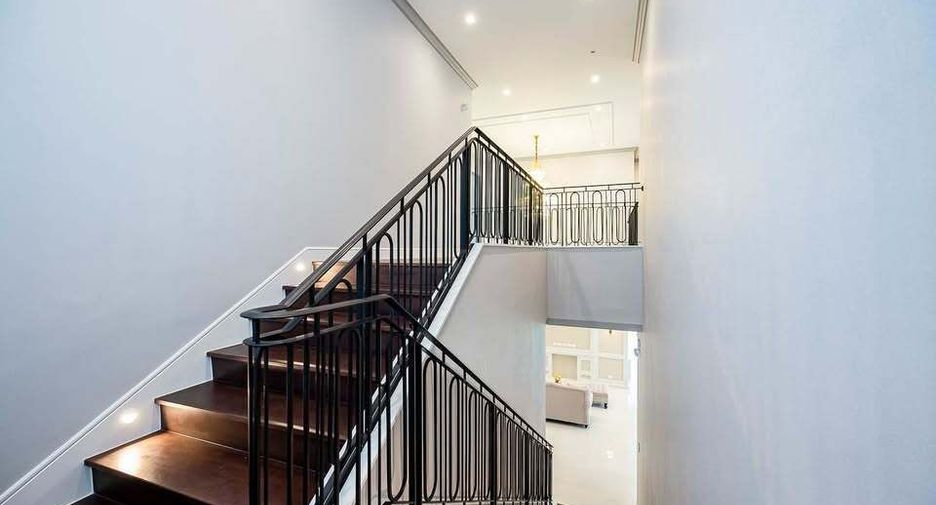 For rent 4 bedrooms house in Bang Kapi, Bangkok