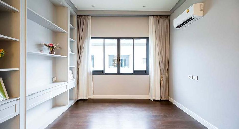 For rent 4 bedrooms house in Bang Kapi, Bangkok
