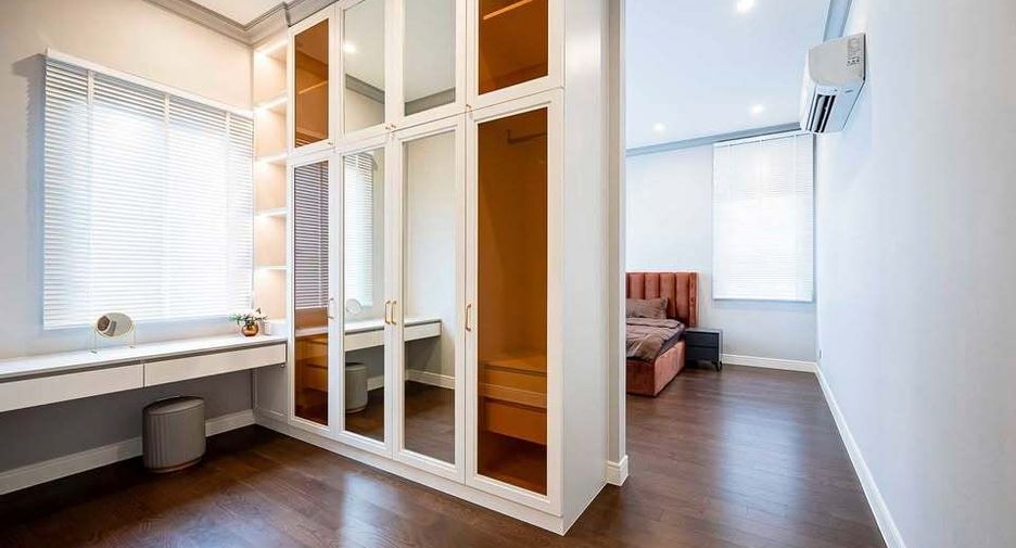 For rent 4 bedrooms house in Bang Kapi, Bangkok