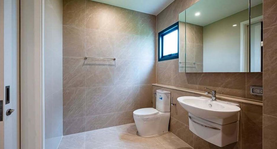 For rent 4 bedrooms house in Bang Kapi, Bangkok