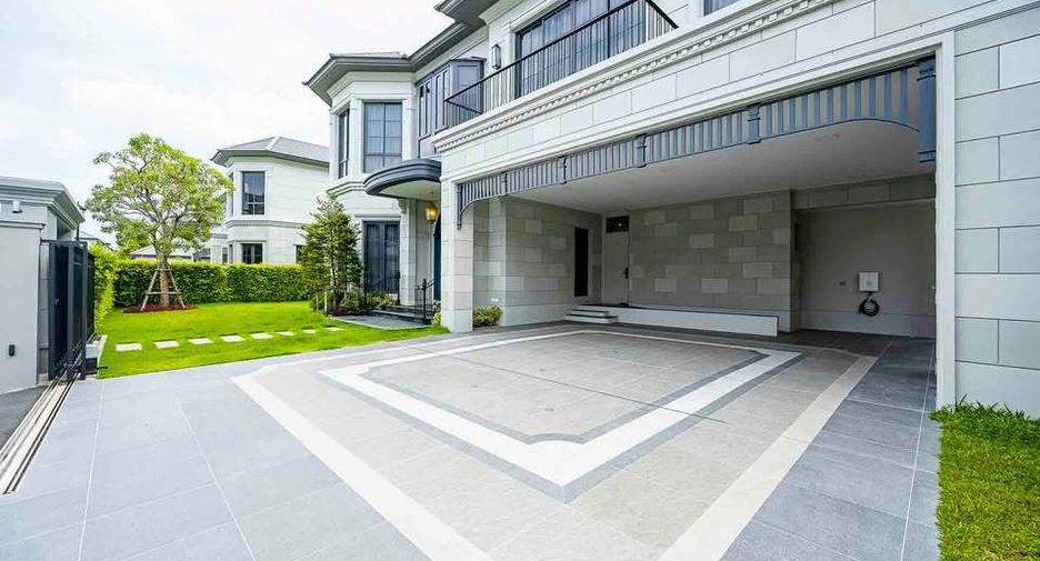 For rent 4 bedrooms house in Bang Kapi, Bangkok