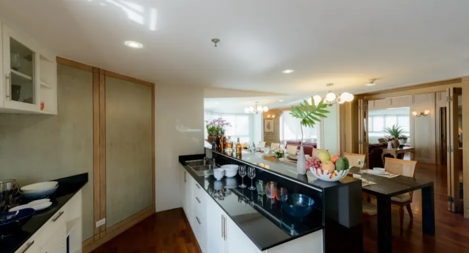 For rent 6 bedrooms condo in Sathon, Bangkok