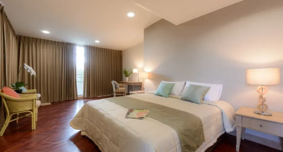 For rent 6 bedrooms condo in Sathon, Bangkok
