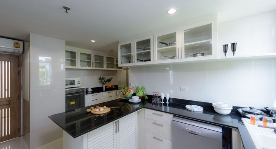 For rent 6 bedrooms condo in Sathon, Bangkok