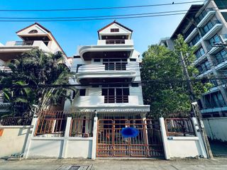 À louer 4 chambres maison à Watthana, Bangkok
