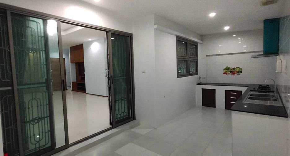 For sale 3 bedrooms townhouse in Mueang Phuket, Phuket