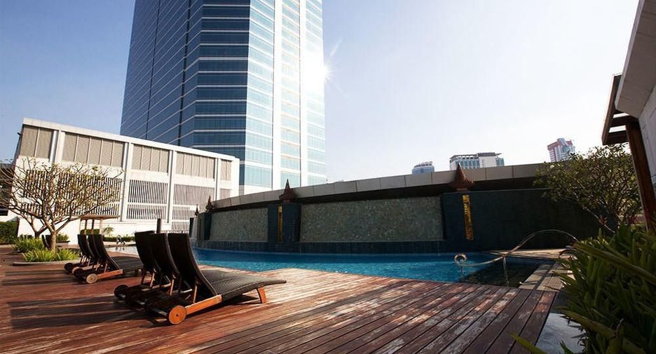 For rent 2 bedrooms condo in Bang Rak, Bangkok