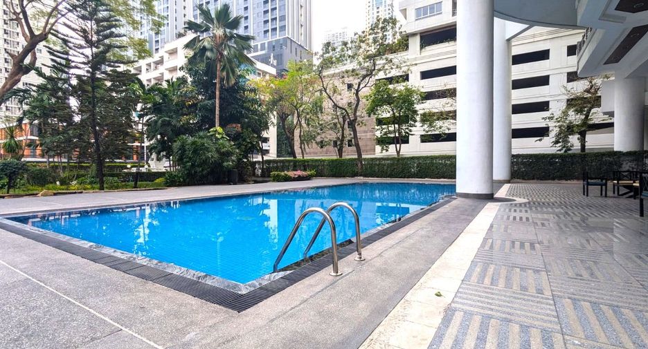 Condo en alquiler de 3 habitaciones en Khlong Toei, Bangkok
