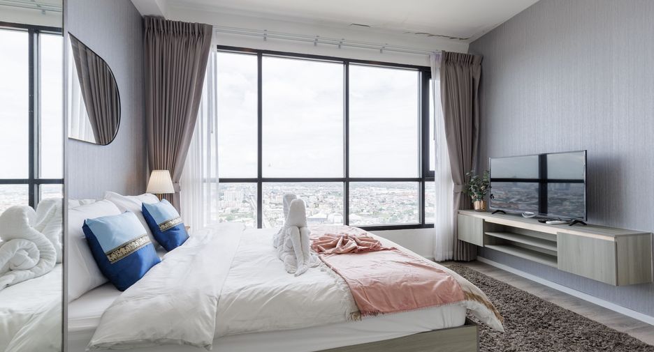 For sale 2 bedrooms condo in Mueang Samut Prakan, Samut Prakan