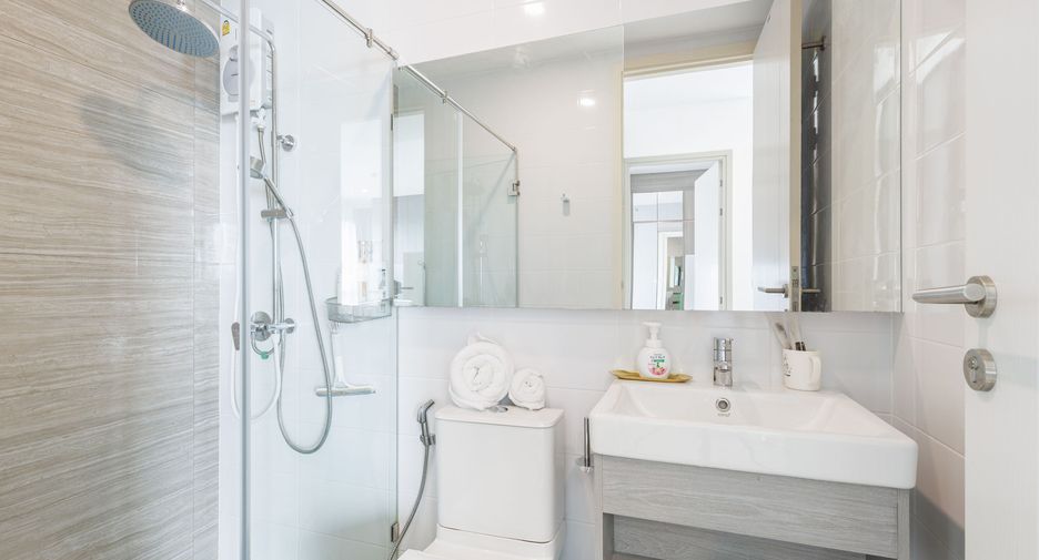 For sale 2 bedrooms condo in Mueang Samut Prakan, Samut Prakan