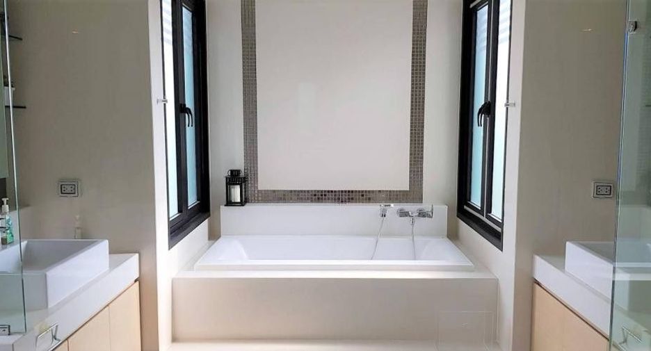 For rent 3 bedrooms house in Watthana, Bangkok