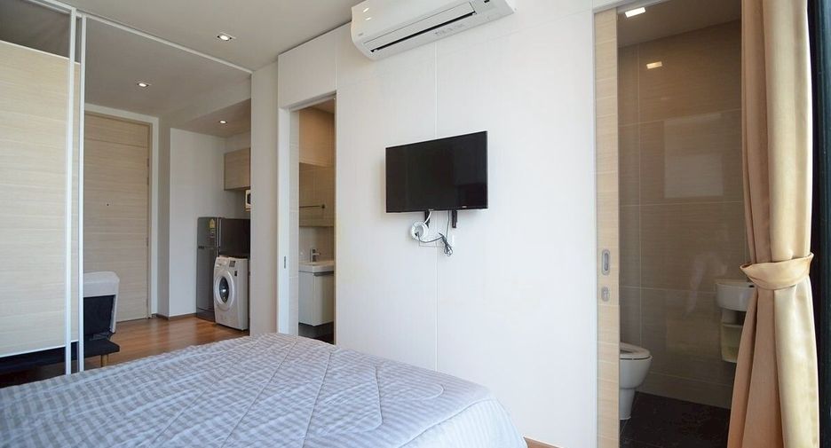 For sale studio condo in Khlong Toei, Bangkok