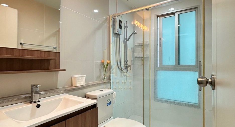 For rent 2 bedrooms condo in Yan Nawa, Bangkok