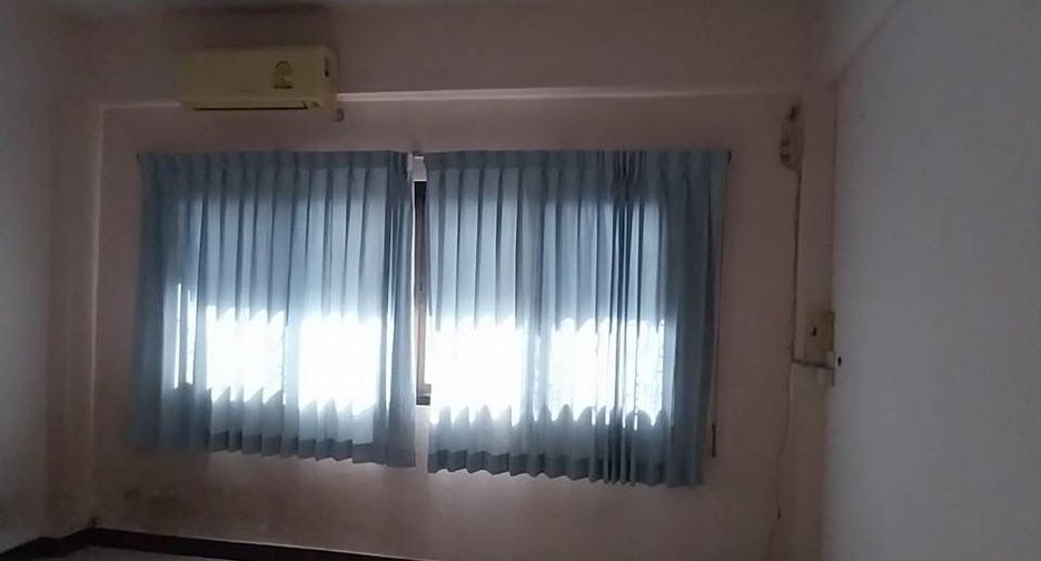 For rent 4 bedrooms townhouse in Rat Burana, Bangkok