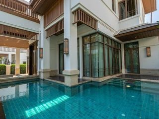 For rent 4 bedrooms house in Yan Nawa, Bangkok
