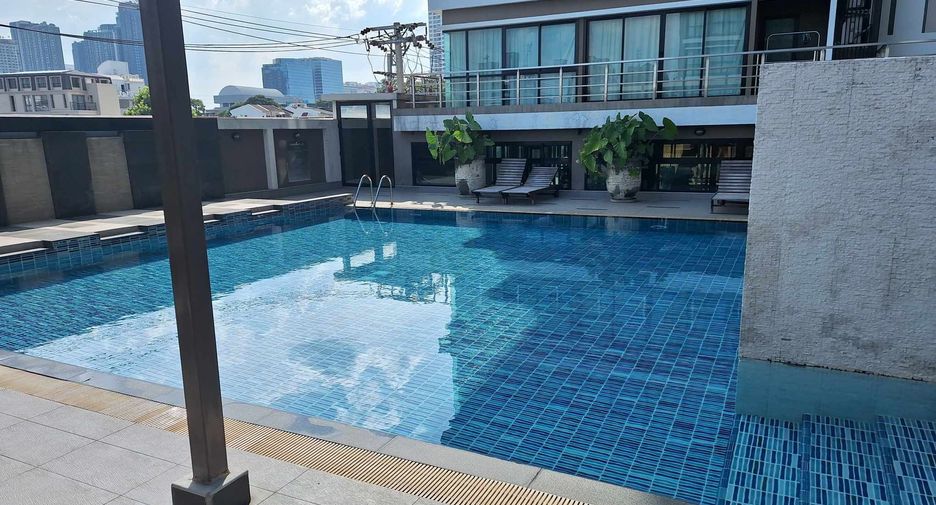 For rent 2 bedrooms condo in Chatuchak, Bangkok