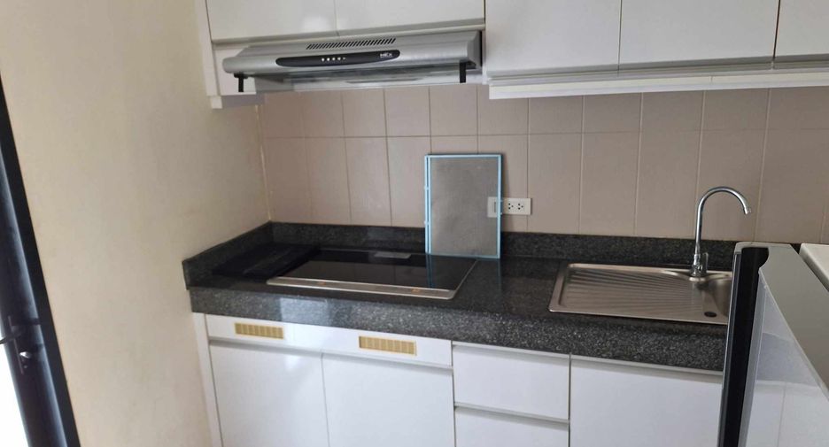 For rent 2 bedrooms condo in Chatuchak, Bangkok