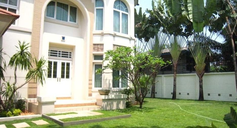 À louer 3 chambres maison à Bueng Kum, Bangkok