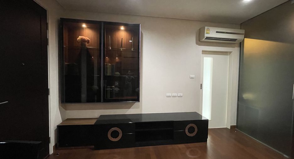 Condo en venta y en alquiler de estudio en Watthana, Bangkok