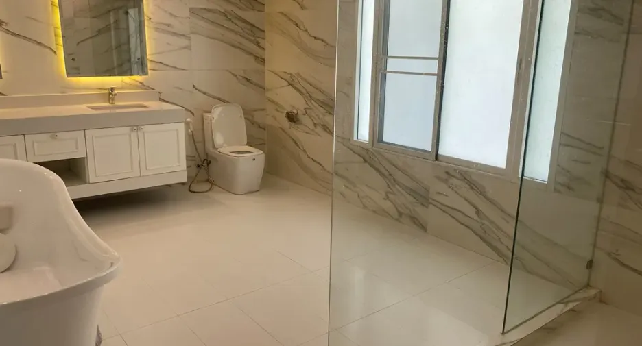 Haus zur Miete mit 6 Zimmer in Suan Luang, Bangkok