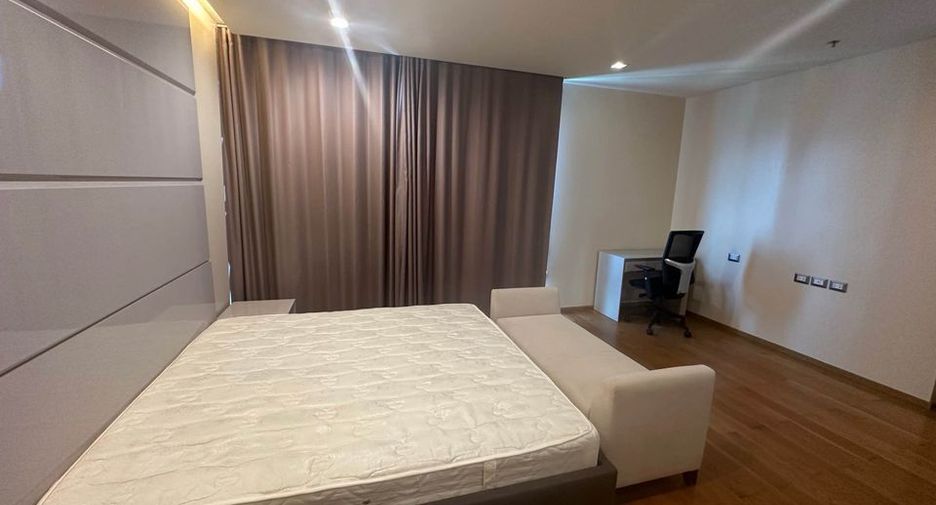 Condo en alquiler de 3 habitaciones en Sathon, Bangkok