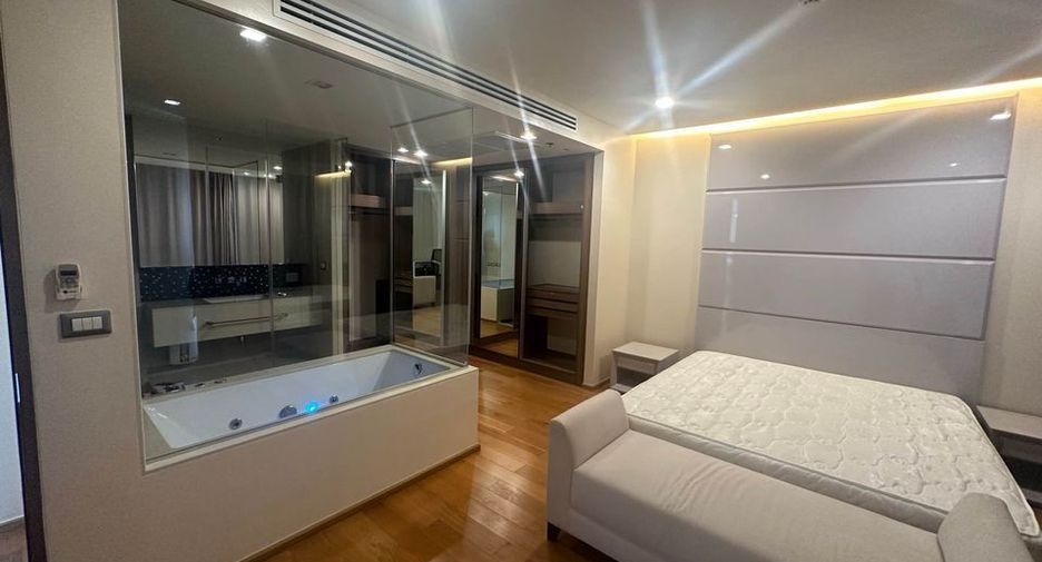 Condo en alquiler de 3 habitaciones en Sathon, Bangkok